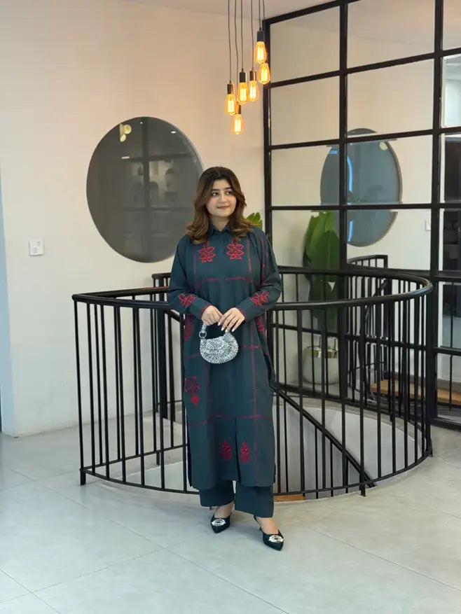 Traditional Pakistani Outfit – Stylish & Trendy Suit for Women kinzay