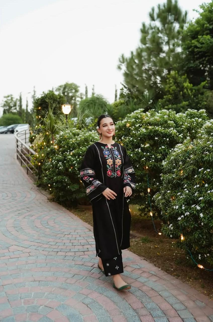 Elegant Lawn Black 2PC Styles You’ll Love