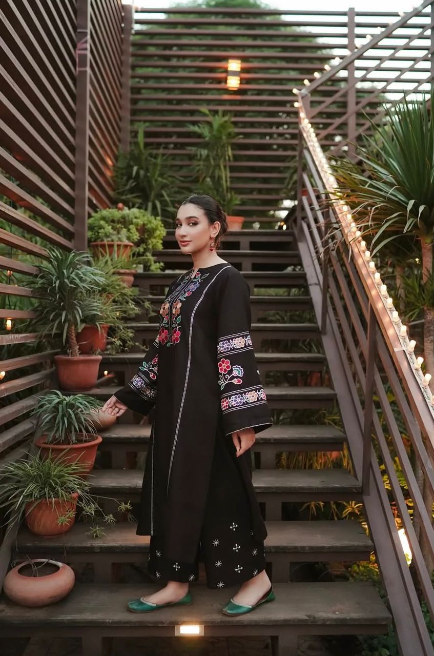 Elegant Lawn Black 2PC Styles You’ll Love