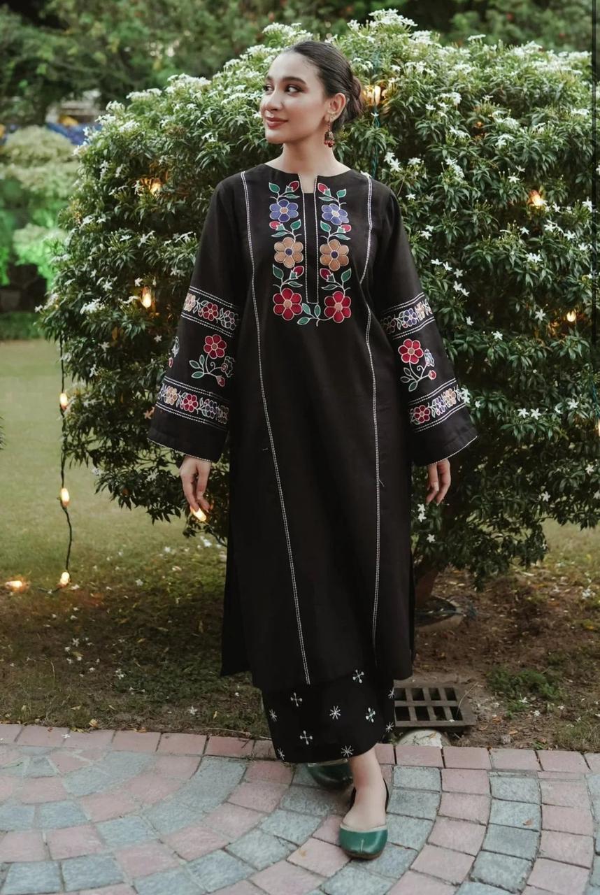Elegant Lawn Black 2PC Styles You’ll Love