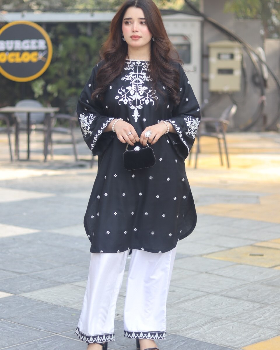 Slay Your Look with a black 2pc suite