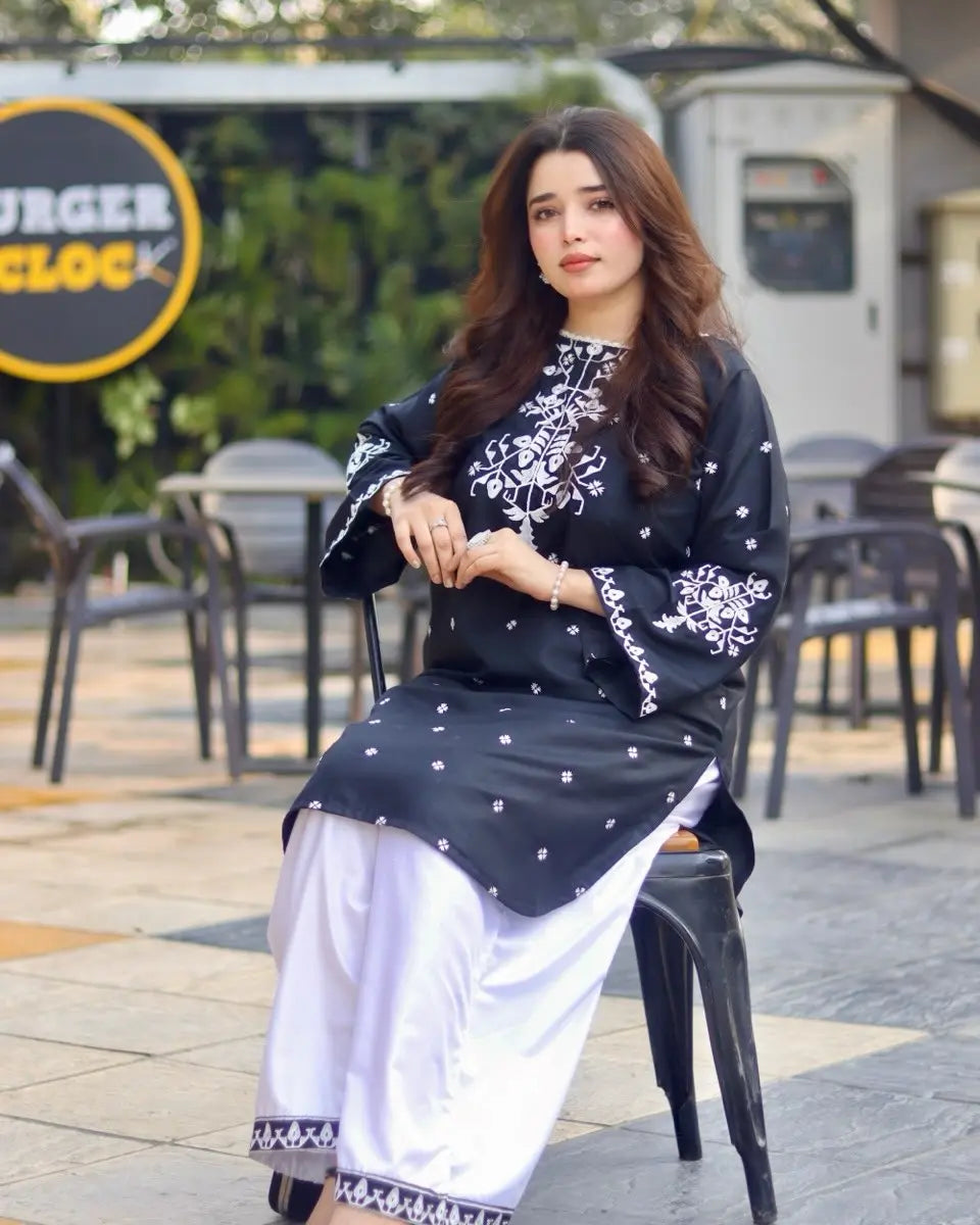 Slay Your Look with a black 2pc suite kinzay