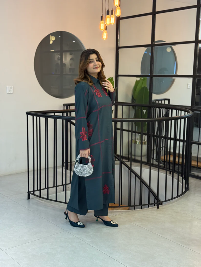 Traditional Pakistani Outfit – Stylish & Trendy Suit for Women